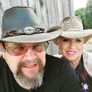 Meet your Posher, Caren